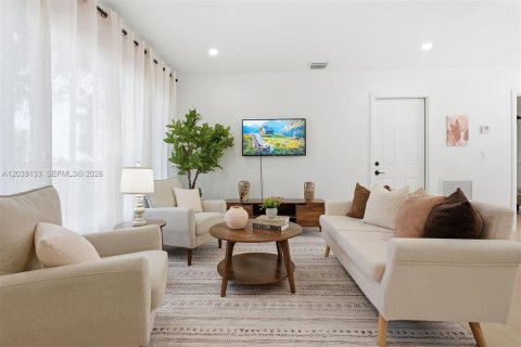 House in Deerfield Beach, Florida 3 bedrooms, 106.65 sq.m. № 2248050 - photo 2
