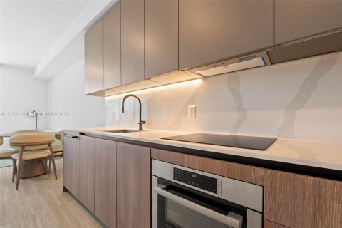 Condo in Miami Beach, Florida, 1 bedroom  № 1692622 - photo 7