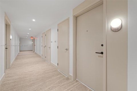 Condo in Miami Beach, Florida, 1 bedroom  № 1692622 - photo 4