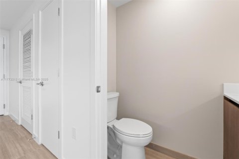 Condo in Miami Beach, Florida, 1 bedroom  № 1692622 - photo 12