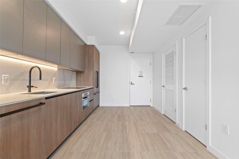 Condo in Miami Beach, Florida, 1 bedroom  № 1692622 - photo 9