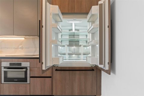 Condo in Miami Beach, Florida, 1 bedroom  № 1692622 - photo 8