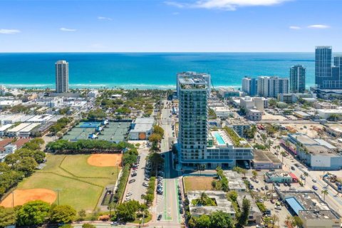 Condo in Miami Beach, Florida, 1 bedroom  № 1692622 - photo 30
