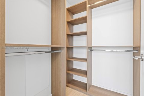 Condo in Miami Beach, Florida, 1 bedroom  № 1692622 - photo 20