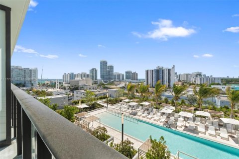 Condo in Miami Beach, Florida, 1 bedroom  № 1692622 - photo 23