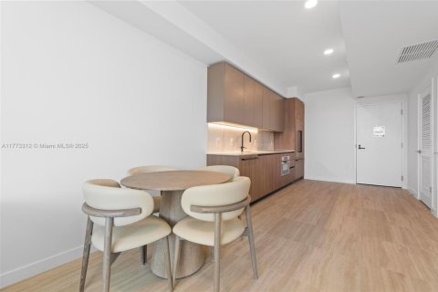 Condo in Miami Beach, Florida, 1 bedroom  № 1692622 - photo 15