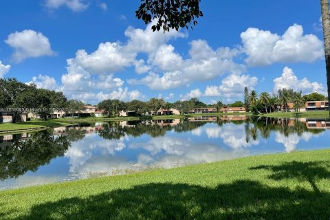 House in Davie, Florida 3 bedrooms, 153.1 sq.m. № 1892318 - photo 7