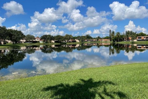 House in Davie, Florida 3 bedrooms, 153.1 sq.m. № 1892318 - photo 10