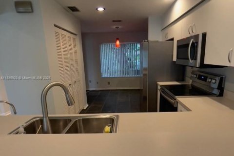 House in Davie, Florida 3 bedrooms, 153.1 sq.m. № 1892318 - photo 22
