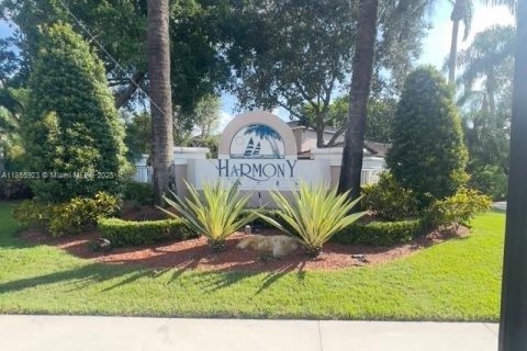 House in Davie, Florida 3 bedrooms, 153.1 sq.m. № 1892318 - photo 2