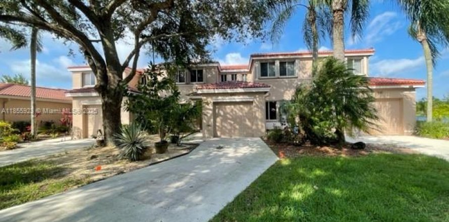 House in Davie, Florida 3 bedrooms, 153.1 sq.m. № 1892318
