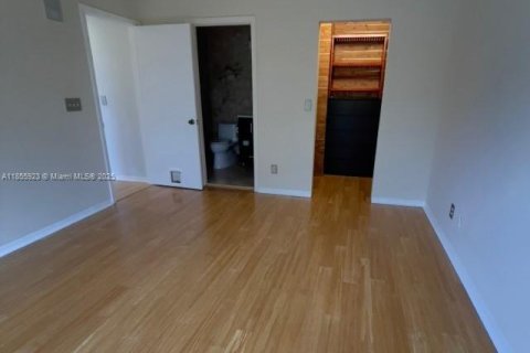 House in Davie, Florida 3 bedrooms, 153.1 sq.m. № 1892318 - photo 28