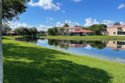 House in Davie, Florida 3 bedrooms, 153.1 sq.m. № 1892318 - photo 9