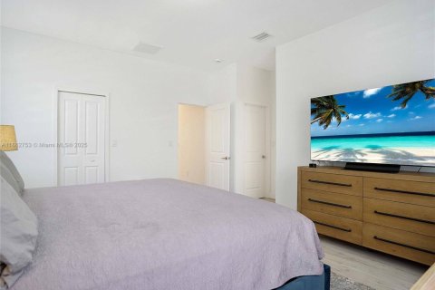 Townhouse in Miami, Florida 4 bedrooms, 209.4 sq.m. № 1890069 - photo 12