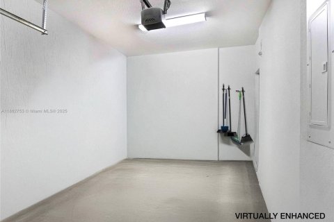 Townhouse in Miami, Florida 4 bedrooms, 209.4 sq.m. № 1890069 - photo 27