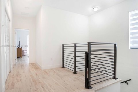 Townhouse in Miami, Florida 4 bedrooms, 209.4 sq.m. № 1890069 - photo 10