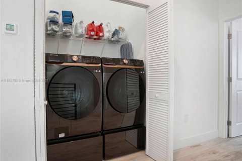 Townhouse in Miami, Florida 4 bedrooms, 209.4 sq.m. № 1890069 - photo 21