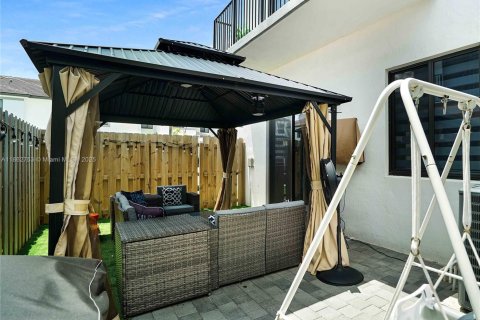 Townhouse in Miami, Florida 4 bedrooms, 209.4 sq.m. № 1890069 - photo 26