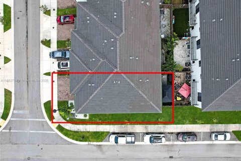 Townhouse in Miami, Florida 4 bedrooms, 209.4 sq.m. № 1890069 - photo 29