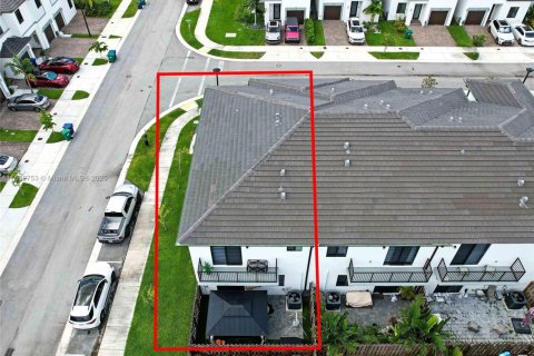Townhouse in Miami, Florida 4 bedrooms, 209.4 sq.m. № 1890069 - photo 28