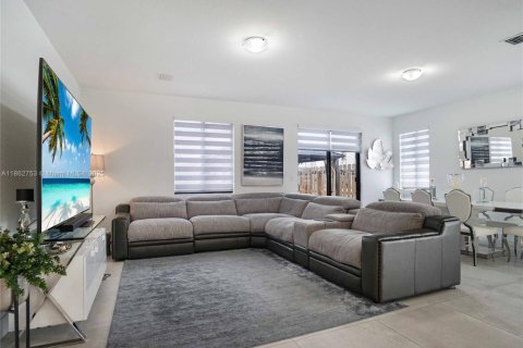 Townhouse in Miami, Florida 4 bedrooms, 209.4 sq.m. № 1890069 - photo 5