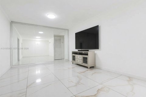Villa ou maison à vendre à Hialeah, Floride: 3 chambres, 140.75 m2 № 2414395 - photo 11
