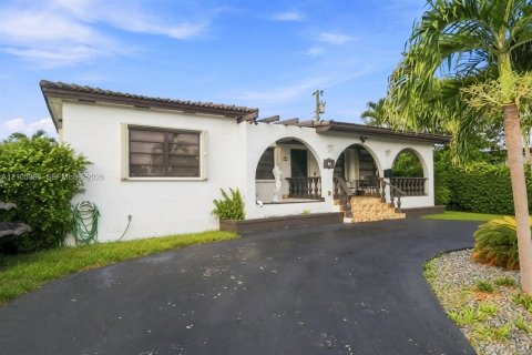 Villa ou maison à vendre à Hialeah, Floride: 3 chambres, 140.75 m2 № 2414395 - photo 3