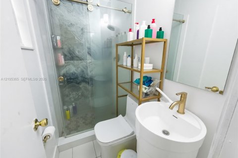 Villa ou maison à vendre à Hialeah, Floride: 3 chambres, 140.75 m2 № 2414395 - photo 13