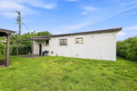 Villa ou maison à vendre à Hialeah, Floride: 3 chambres, 140.75 m2 № 2414395 - photo 19