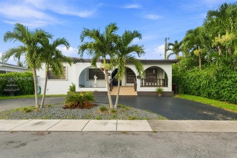 Villa ou maison à Hialeah, Floride 3 chambres, 140.75 m2 № 2414395