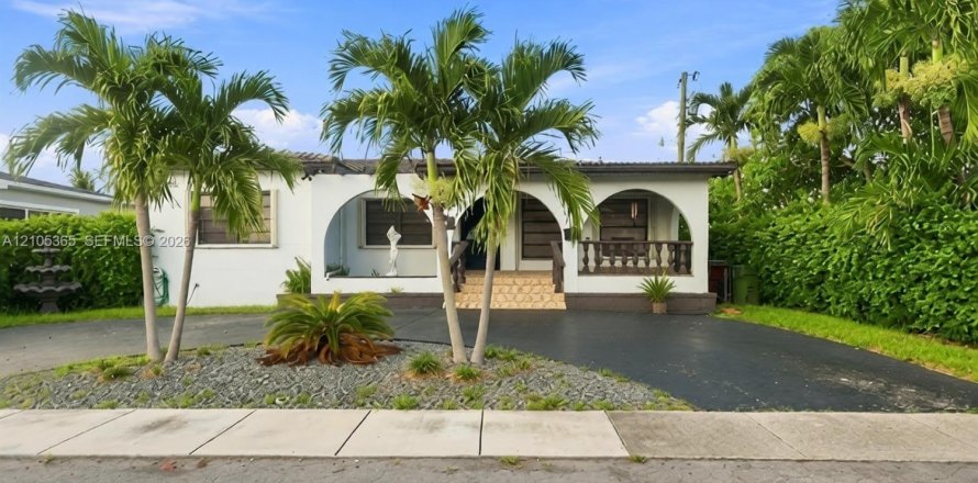Villa ou maison à Hialeah, Floride 3 chambres, 140.75 m2 № 2414395