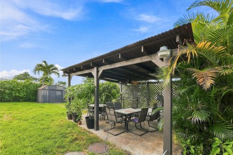 Villa ou maison à vendre à Hialeah, Floride: 3 chambres, 140.75 m2 № 2414395 - photo 20