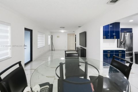 Villa ou maison à vendre à Hialeah, Floride: 3 chambres, 140.75 m2 № 2414395 - photo 6
