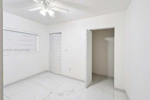 Villa ou maison à vendre à Hialeah, Floride: 3 chambres, 140.75 m2 № 2414395 - photo 14