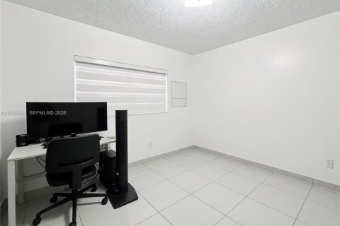Villa ou maison à vendre à Hialeah, Floride: 3 chambres, 140.75 m2 № 2414395 - photo 15