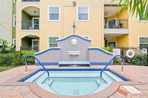 Condo in Tampa, Florida, 2 bedrooms  № 2403693 - photo 30