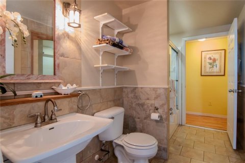 Condo in Tampa, Florida, 2 bedrooms  № 2403693 - photo 17