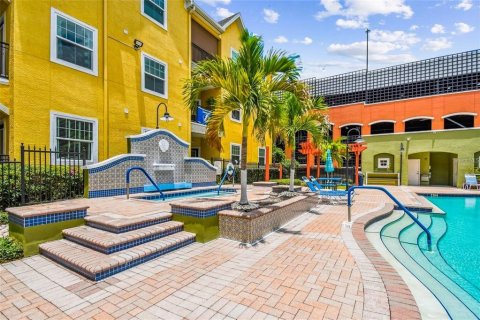 Condo in Tampa, Florida, 2 bedrooms  № 2403693 - photo 29
