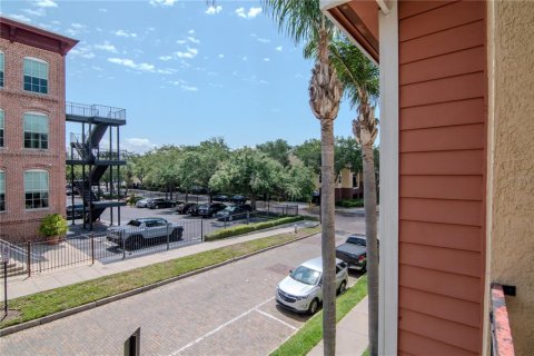 Condo in Tampa, Florida, 2 bedrooms  № 2403693 - photo 22