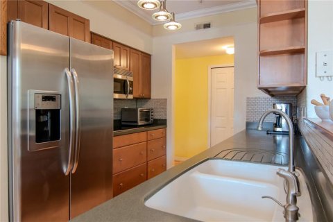 Condo in Tampa, Florida, 2 bedrooms  № 2403693 - photo 11