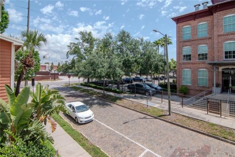Condo in Tampa, Florida, 2 bedrooms  № 2403693 - photo 19