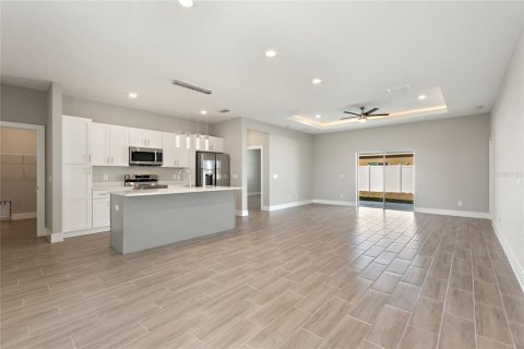 House in Kissimmee, Florida 4 bedrooms, 155.15 sq.m. № 2115457 - photo 8