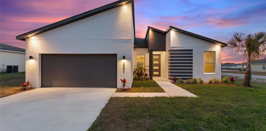 House in Kissimmee, Florida 4 bedrooms, 155.15 sq.m. № 2115457