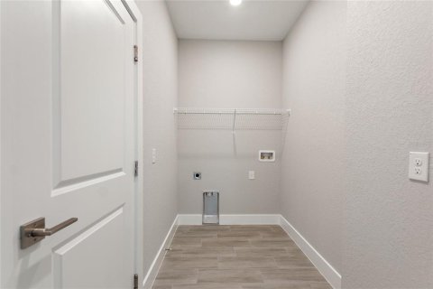 House in Kissimmee, Florida 4 bedrooms, 155.15 sq.m. № 2115457 - photo 23