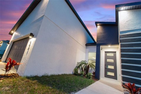 House in Kissimmee, Florida 4 bedrooms, 155.15 sq.m. № 2115457 - photo 3