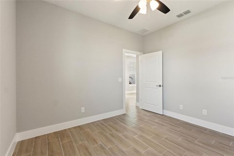 House in Kissimmee, Florida 4 bedrooms, 155.15 sq.m. № 2115457 - photo 13