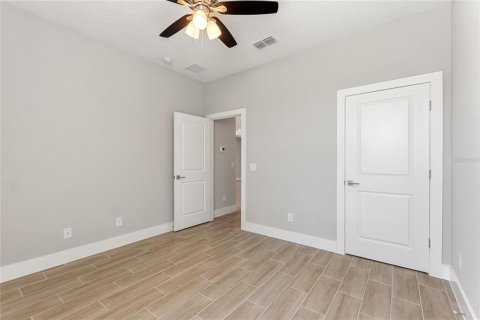 House in Kissimmee, Florida 4 bedrooms, 155.15 sq.m. № 2115457 - photo 16