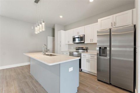 House in Kissimmee, Florida 4 bedrooms, 155.15 sq.m. № 2115457 - photo 9
