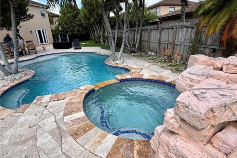 Купить виллу или дом в Майами, Флорида 5 спален, 276.94м2, № 2068272 - фото 10