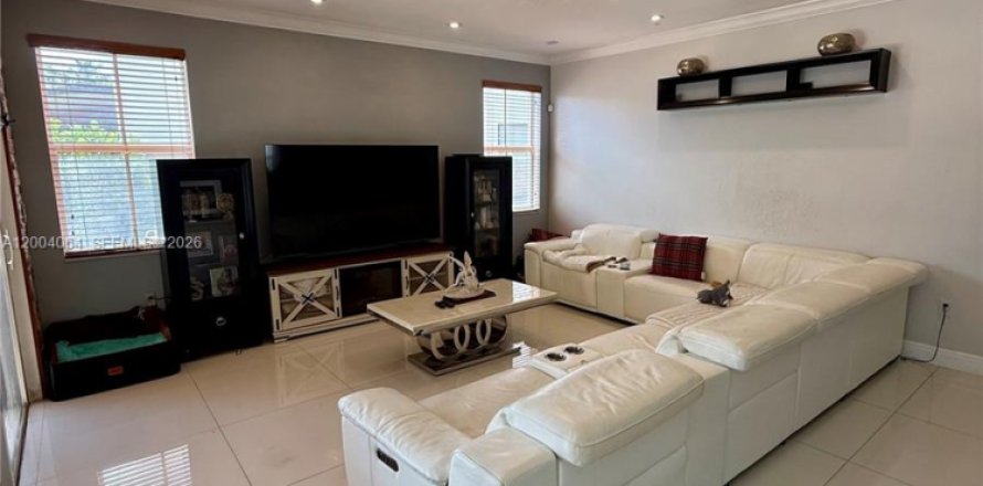 Дом в Майами, Флорида 5 спален, 276.94м2 № 2068272